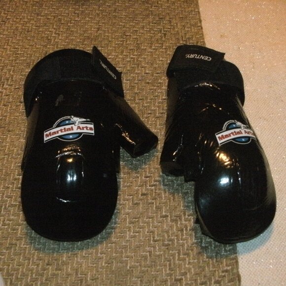 Century Championship Martial Arts Black Padded Sparring Gloves Boxing sz Child - Picture 1 of 2